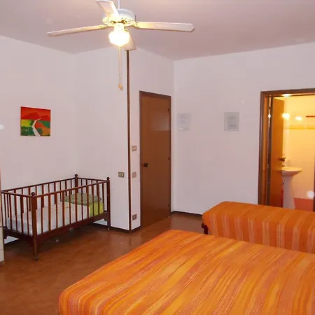 Delfino Azzurro 2* Loreto