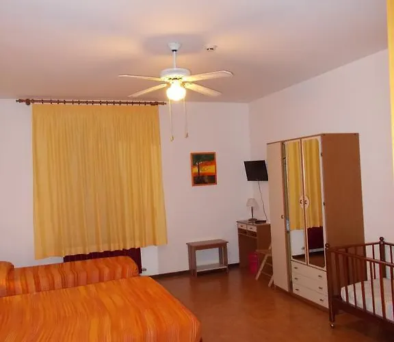 Delfino Azzurro 2* Loreto